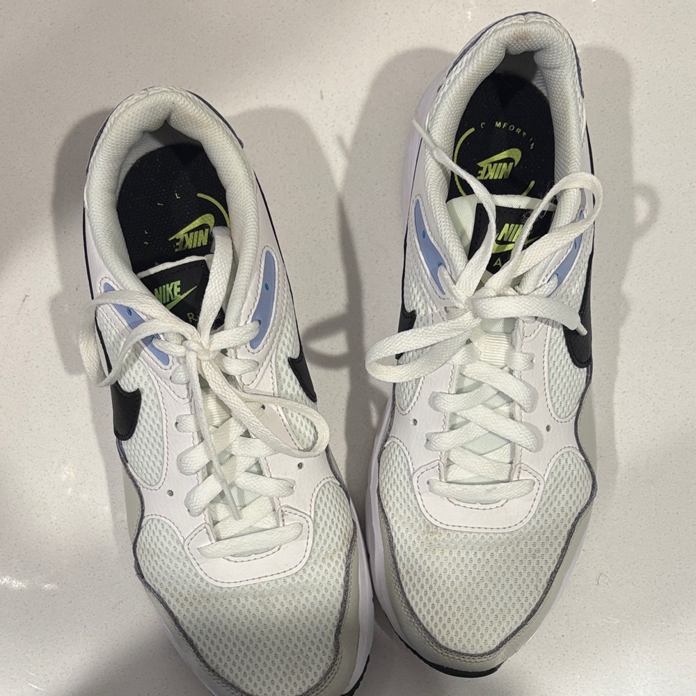 Nike women’s air max White and Black Mesh Sneakers